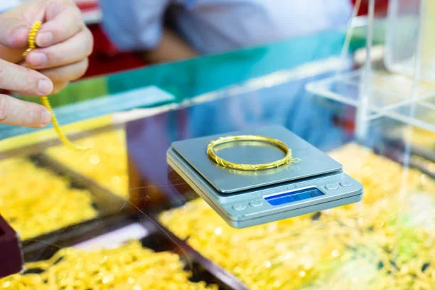 Weighing gold pawn shop